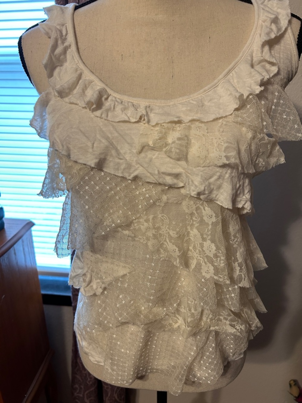 Eyeshadow White Ruffled Lace Tank Top